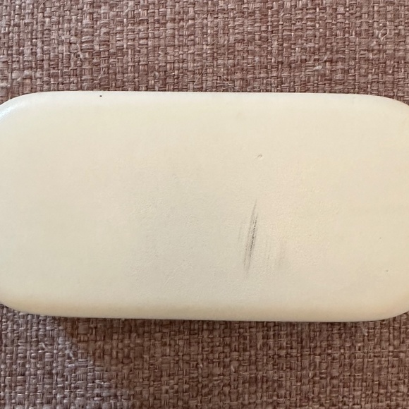 Marc Jacobs glasses case - White - Includes unused lens cloth - Picture 3 of 3